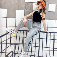Load image into Gallery viewer, Stylin in streetwear
