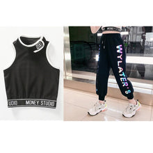 Load image into Gallery viewer, Stylin in streetwear
