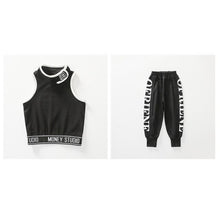 Load image into Gallery viewer, Stylin in streetwear
